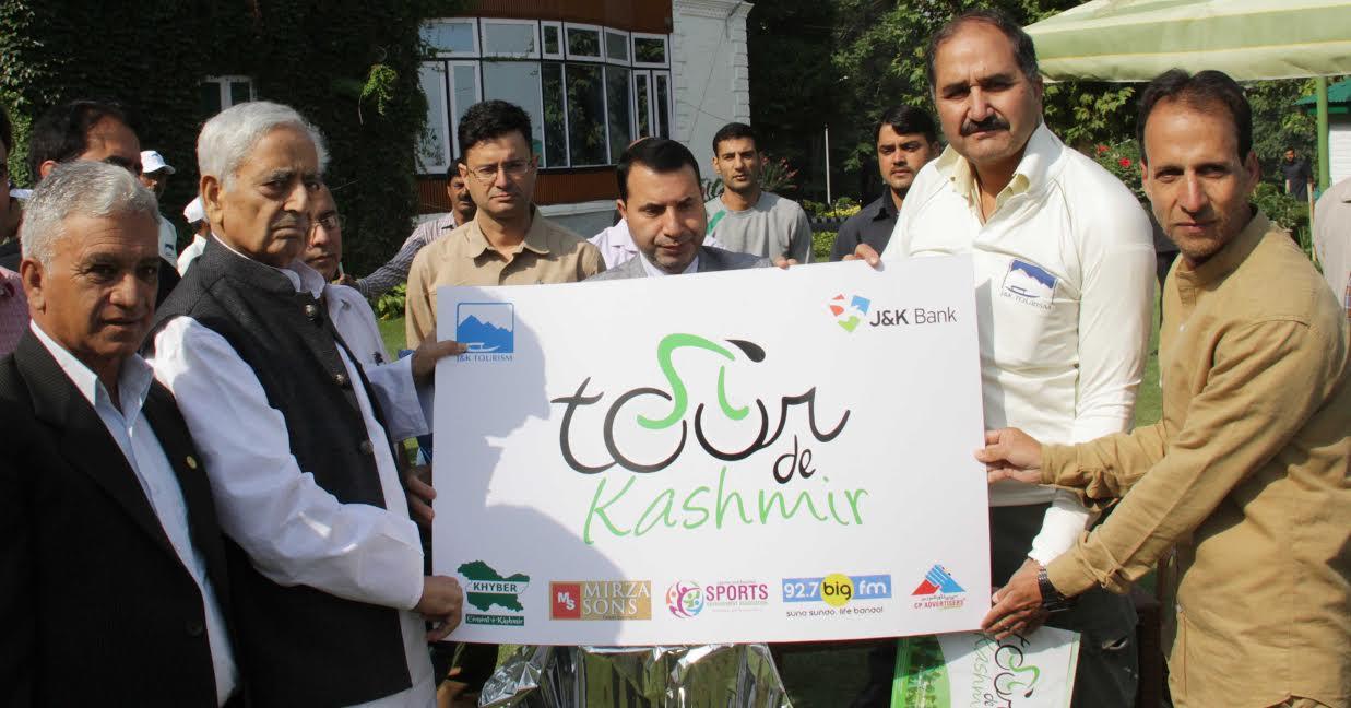 CM flags off expedition to scale Kolahoi peak, unveils logo of Tour de Kashmir